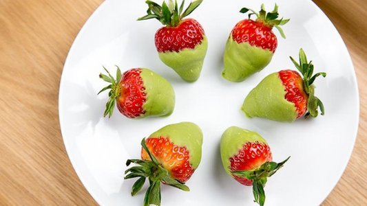 Recetas para San Valentín: fresas bañadas en chocolate matcha